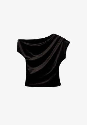 Blouse en satin noir à une épaule avec col drapé et manche courte d'un côté, texture lisse, présentée sur fond blanc.