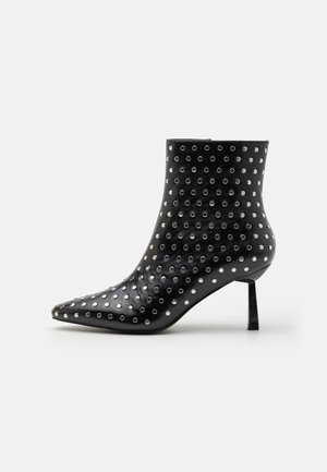 Bottines à talons hauts - black