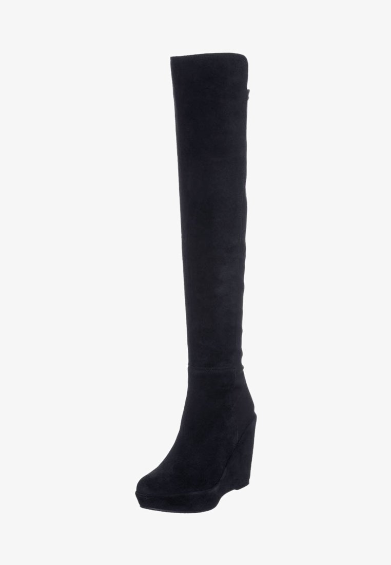 Černé kožené boty na platformě nad kolena, vyrobené z semišové kůže, s kulatou špičkou a platformovým designem. Hladká textury s elegantním siluetu.