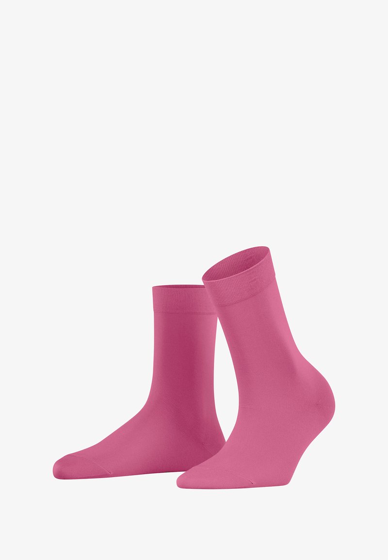 Różowe bawełniane skarpetki do kostek o gładkiej teksturze, z ribbrowanymi mankietami i klasycznym krojem, charakteryzujące się bezszwowym wykończeniem.