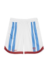 Hvite treningshorts med blå side-striper, røde detaljer, elastisk midjebånd og en logo på venstre bein. Pustende stoff.