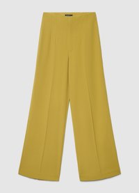 Pantalon à jambes larges de couleur jaune moutarde, fabriqué en tissu lisse avec des plis à l'avant, doté d'une taille haute et d'un design épuré et sur mesure.