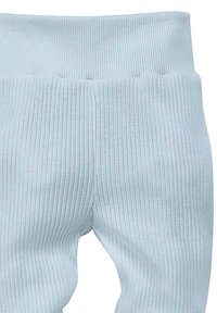 Leggings a coste di colore azzurro chiaro con una ampia vita elasticizzata. La texture è liscia e le linee verticali creano un aspetto morbido e elastico.