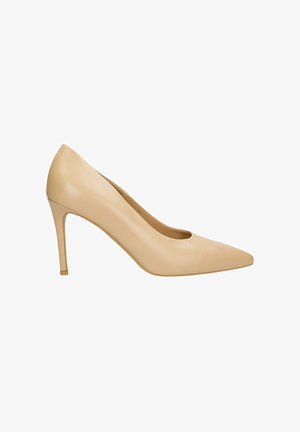 Escarpin en cuir beige à talon haut avec un bout pointu et une silhouette épurée, présentant un talon mince et une texture lisse.