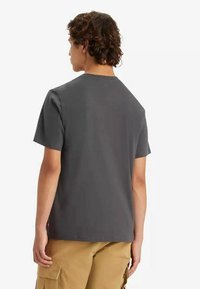 Levi's® SHORT-SLEEVE - Camiseta estampada - grigio