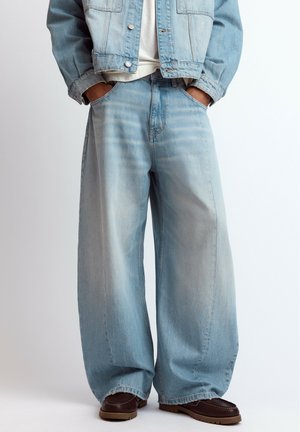 PULL&BEAR, BARREL WITH SEAMS - JEANS - Jean coupe décontractée - light-blue denim