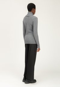 INFLUENCER COWL-NECK - Strickpullover - grey