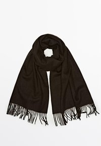 Czarny szalik wykonany z miękkiego materiału, z frędzlami na końcach. Design jest wydłużony, łatwo się owinąć, oferując gładką fakturę.