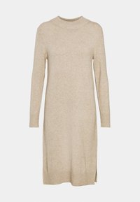 Beżowa dzianinowa sukienka z wysokim dekoltem, długimi rękawami i bocznymi rozcięciami; charakteryzuje się miękką teksturą oraz prążkowanymi mankietami i dołem.