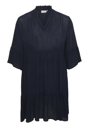 Marineblauwe, losvallende jurk met een gerimpelde halslijn en korte, vloeiende mouwen. Beschikt over een gelaagde, vloeiende rok met een lichte glans.