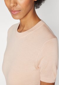 BOSS FALYSSIASI - Navadna majica - light/pastel brown