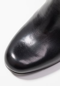 L’Autre Chose Botas mosqueteras - black