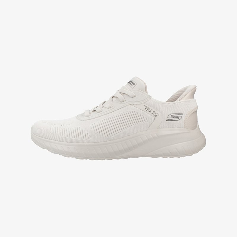 Ανοιχτό μπεζ αθλητικό sneaker Skechers με υφασμάτινο επάνω μέρος με υφή, δέσιμο με κορδόνια, παχύ μαξιλαρωμένο πέλμα και λογότυπο της μάρκας στο πλάι και στη γλώσσα.