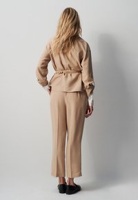 Caroll VOLTAGE - Leichte Jacke - sable