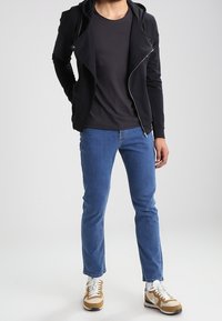 YOURTURN Mikina na zip - black