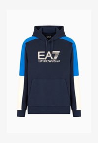 Sudadera con capucha azul marino con detalles en paneles azul y blanco, que incluye un bolsillo frontal y el logotipo EA7 en costura blanca. Tela suave, ajuste estándar.
