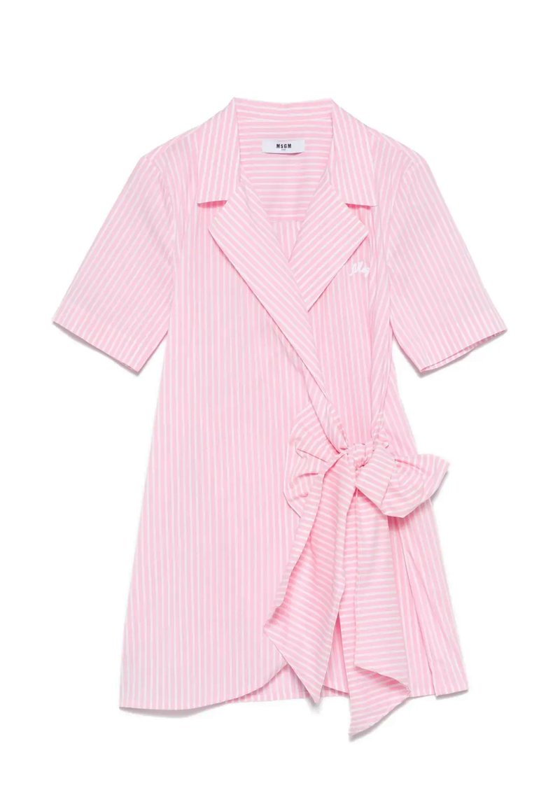 Haut en wrap à manches courtes rayé rose avec un détail à nouer à la taille. Fabriqué à partir d'un tissu léger avec une texture lisse.