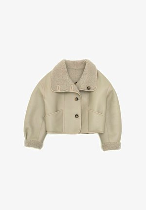 Korte leren jas in lichtbeige met een fluffy kraag en manchetten. Voorzien van drie knopen en twee zijzakken. Textuur van leerafwerking.