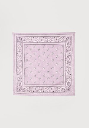 Šviesiai violetinė kvadratinė bandana su tamsiais paisley raštais palei kraštą ir mažesniais paisley formų elementais viduje.