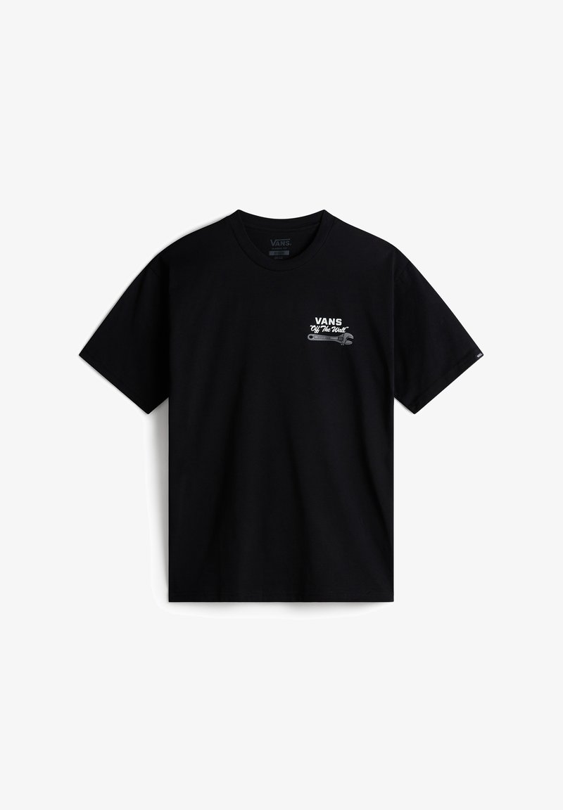 Camiseta de algodón negra de manga corta, con un logotipo gráfico blanco en el lado izquierdo del pecho y una ilustración de una llave inglesa. Cuello redondo clásico.