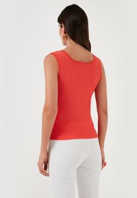 LELA Top - coral