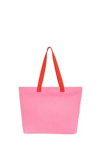 Roze canvas tote bag met rode riemen, met een eenvoudige, rechthoekige vorm en een open bovenkant zonder compartimenten of versieringen.