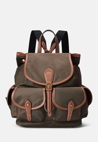 Niewybrane, nutmeg brown