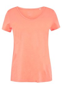 Korálové tričko s krátkým rukávem a kulatým výstřihem, vyrobené z měkké látky s hladkou strukturou. Obsahuje decentní značkovou etiketu uvnitř.