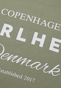 Nem kiválasztott, olive