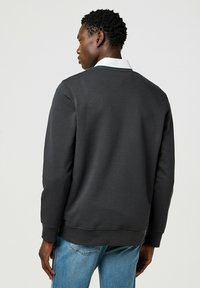 Wrangler LONG SLEEVE EMBROIDERY CREW  - Sudadera - faded black