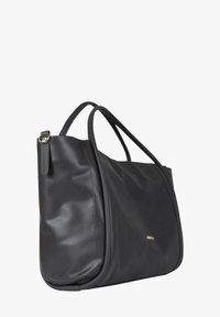 Borsa tote in pelle nera con texture liscia, due manici, dettagli sulla cucitura laterale e un delicato logo dorato.