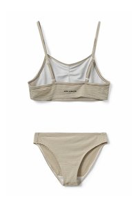 Conjunto de bikini de rayas en color beige y crema. El top cuenta con tirantes delgados y una banda bajo el busto. La braguita tiene un corte sencillo con rayas a juego.
