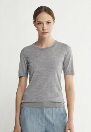 Un lot de 4 tee shirt fille taille 10 ans - Vêtements