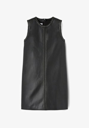 Schwarzes ärmelloses Kleid aus Leder, mit metallischen Nieten entlang der Armausschnitte und einer mittigen Linie, mit einem Reißverschluss auf der Rückseite.