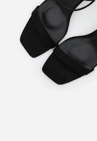 Missguided BARELY THERE - Sandálias de salto alto - black