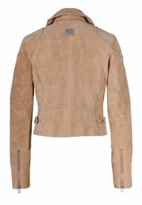 Tan mockasinsjacka med kort skärning, spetsig krage och dragkedjedetaljer på ärmarna. Har subtila sömmar och en märkespatch på baksidan.