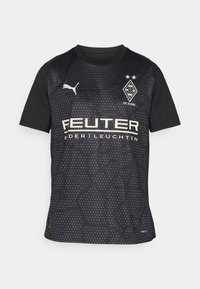 Svart sportströja med korta ärmar, med ett hexagonalt mönster, Puma-logotyp och vit sponsortext. Inkluderar klubbemblem och två stjärnor.