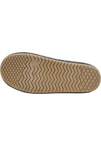 Grå sula med ett strukturerat halkfritt mönster, med zigzag-ränder. Tillverkad av gummi med en robust, flexibel design. Storlek 30 markerad.