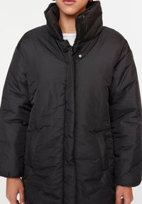 Trendyol Vinterfrakke - black