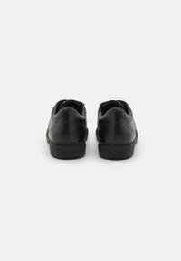 Paul Smith Tenisky - black