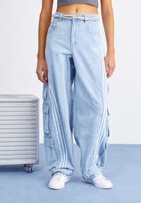 adidas Originals Široke nogavice - clear blue
