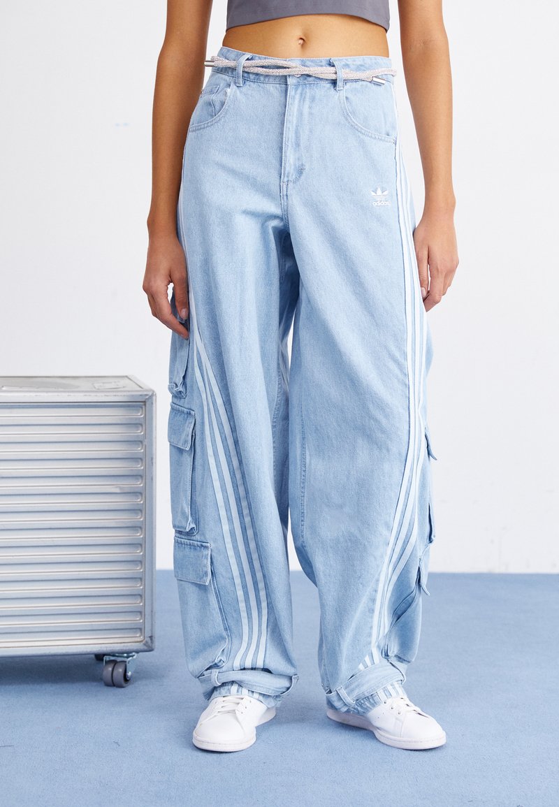 adidas Originals Široke nogavice - clear blue