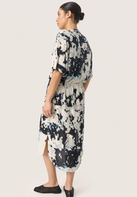 Soaked in Luxury ZAYA - Päevakleit - black cloud print