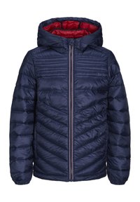 Námorně modrá péřová bunda s kapucí, která má šikmý prošívací design, kontrastní červenou podšívku, přední zip a elastické manžety.