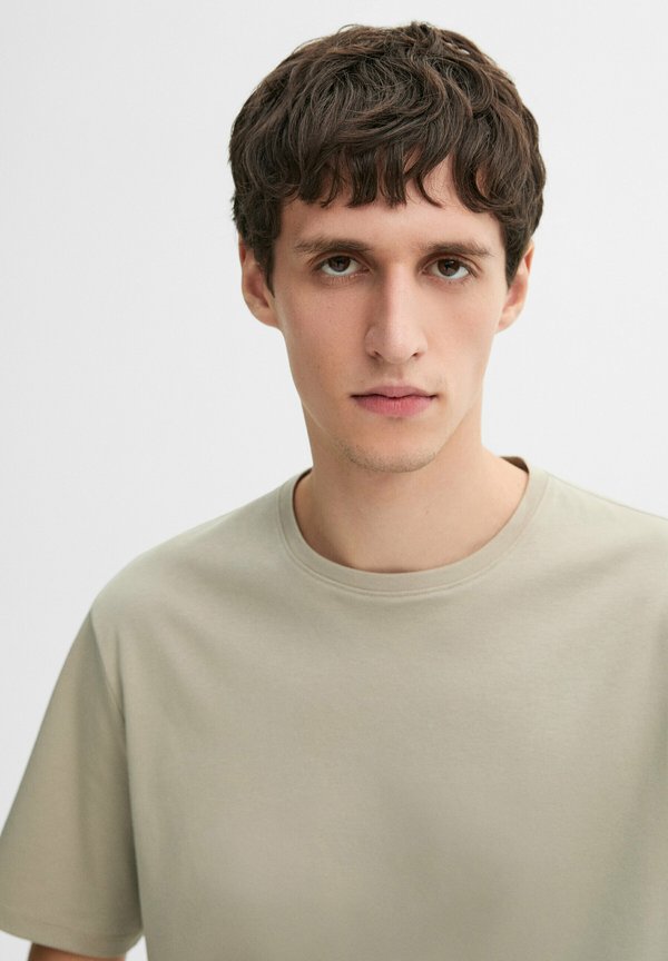 Basic T-shirt - sand3