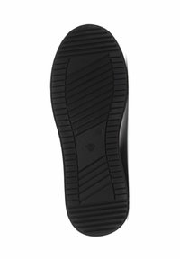 Suela de zapato de goma negra con una superficie texturizada, que presenta estrías diagonales y patrones de agarre circulares para una mejor tracción.