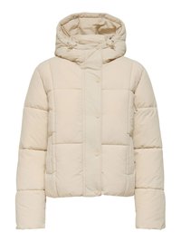 Casaco puffer bege com capuz, apresentando um design acolchoado, botões de pressão e bolsos laterais. Textura suave e acolchoada para aquecimento.