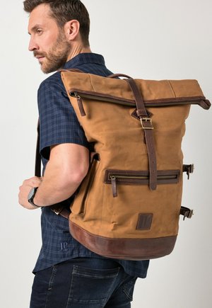 JP1880, Tagesrucksack - tobacco brown