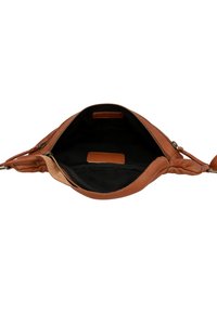Borsa a tracolla in pelle marrone con chiusura a zip, caratterizzata da una texture morbida e un interno in tessuto nero. Include una piccola tasca interna.