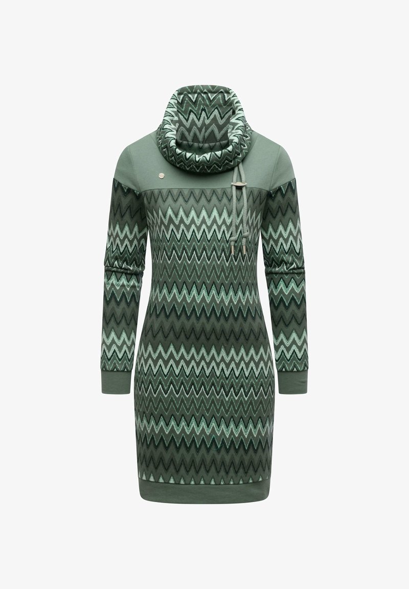 Grünes Strickkleid mit einem Schalkragen, versehen mit Zickzackmustern in verschiedenen Grüntönen, langen Ärmeln und einer taillierten Silhouette.